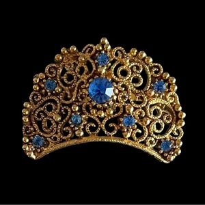 Vintage Signed J.J. Brooch Goldtone Filigree and Sapphire Blue Rhinestones